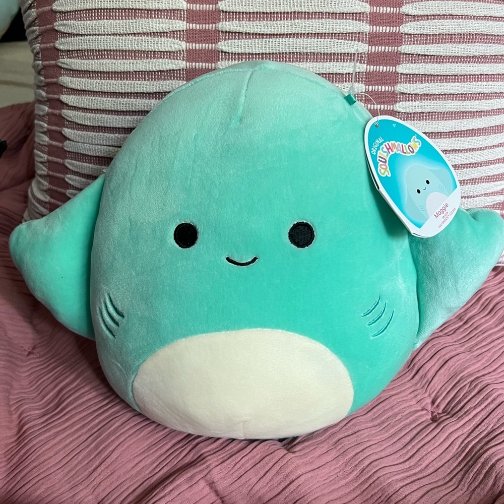 NWT Maggie the Stingray from 2021 Squishmallows size 8”